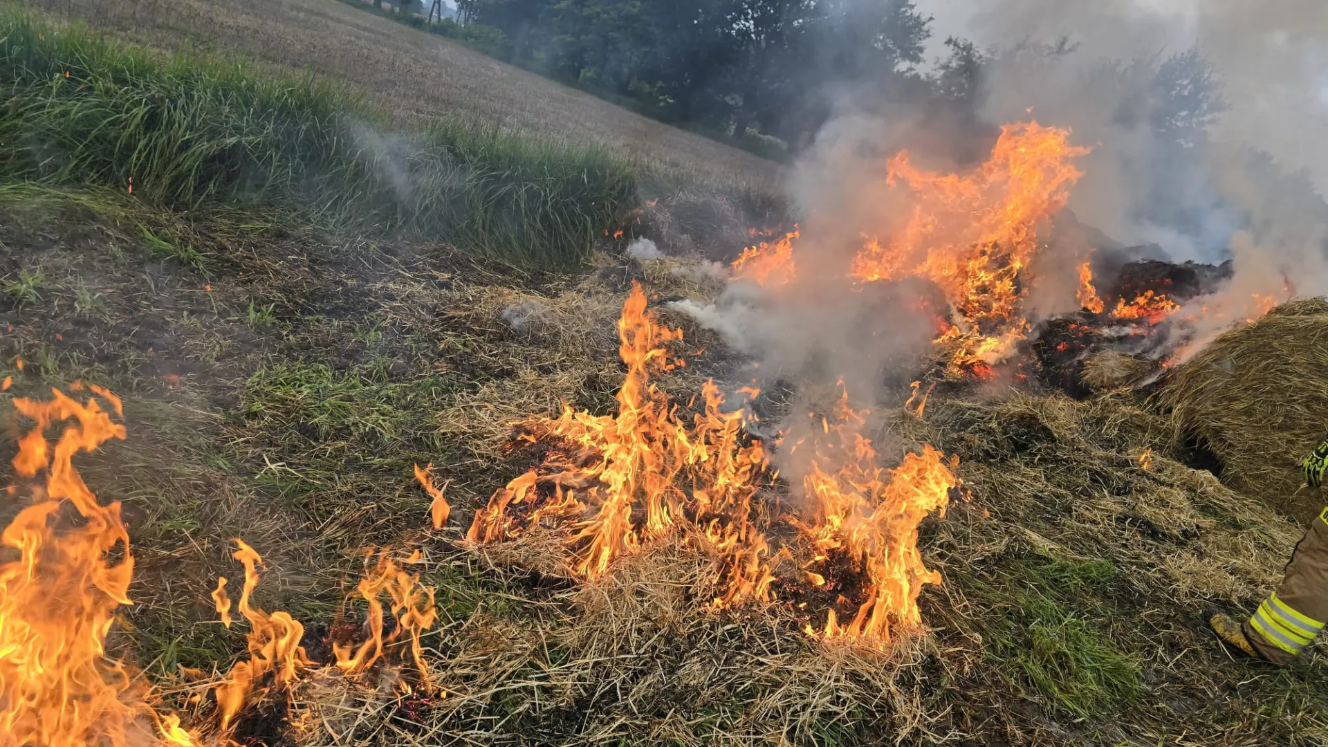 Zakrzewice pożar stogu (2)